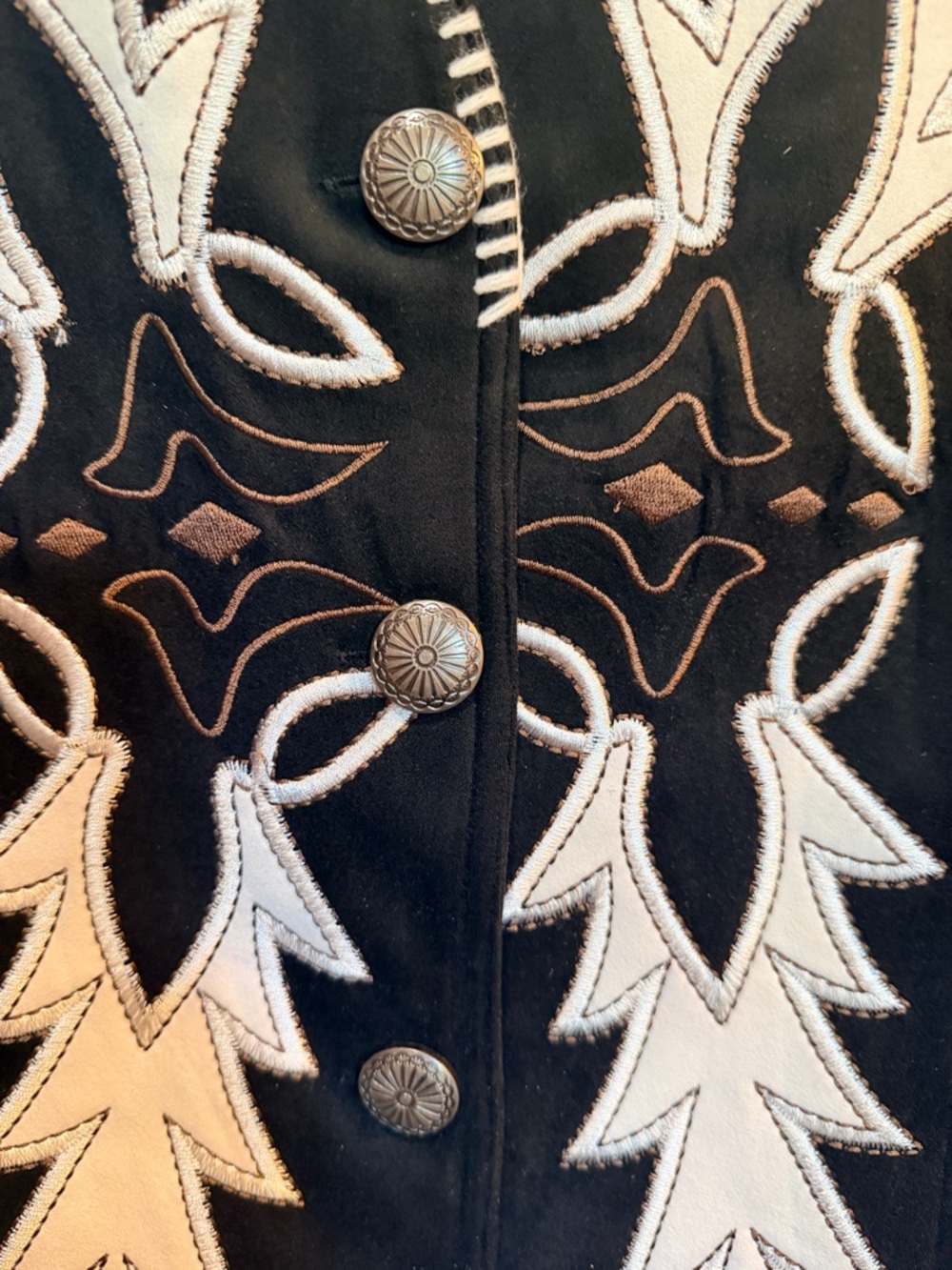 Vintage Deadstock Western Vest with White Embroidered Appliqué and Conchos - Picture 5 of 8